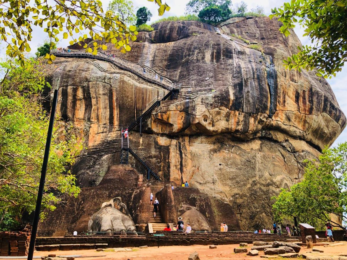 Hotel Sigiri Liya Rest Sigiriya Esterno foto